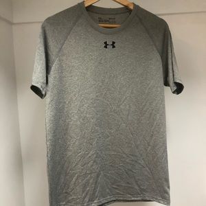 Men’s gray workout shirt